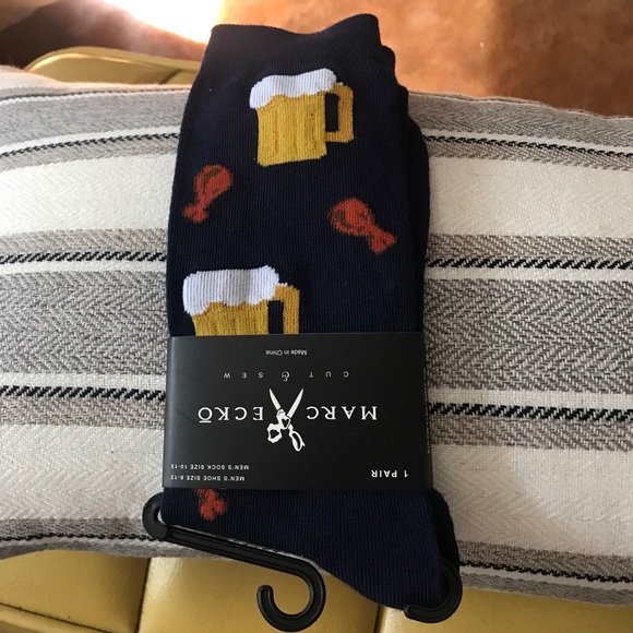 Marc Ecko Beer and Buffalo Wings Socks - Picture 2 of 4